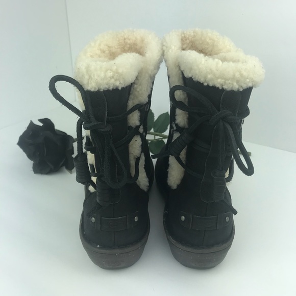 UGG Akadia Boots - Picture 6 of 11